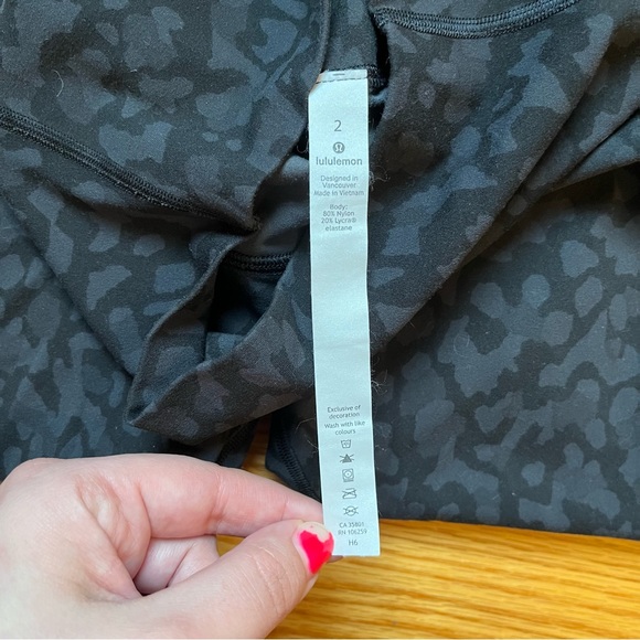 Lululemon align crop in Incognito Camo Multi Grey size 2 - Picture 6 of 6